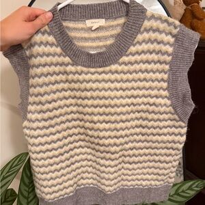 Debut Women's Sweater Vest in Gray and Cream
